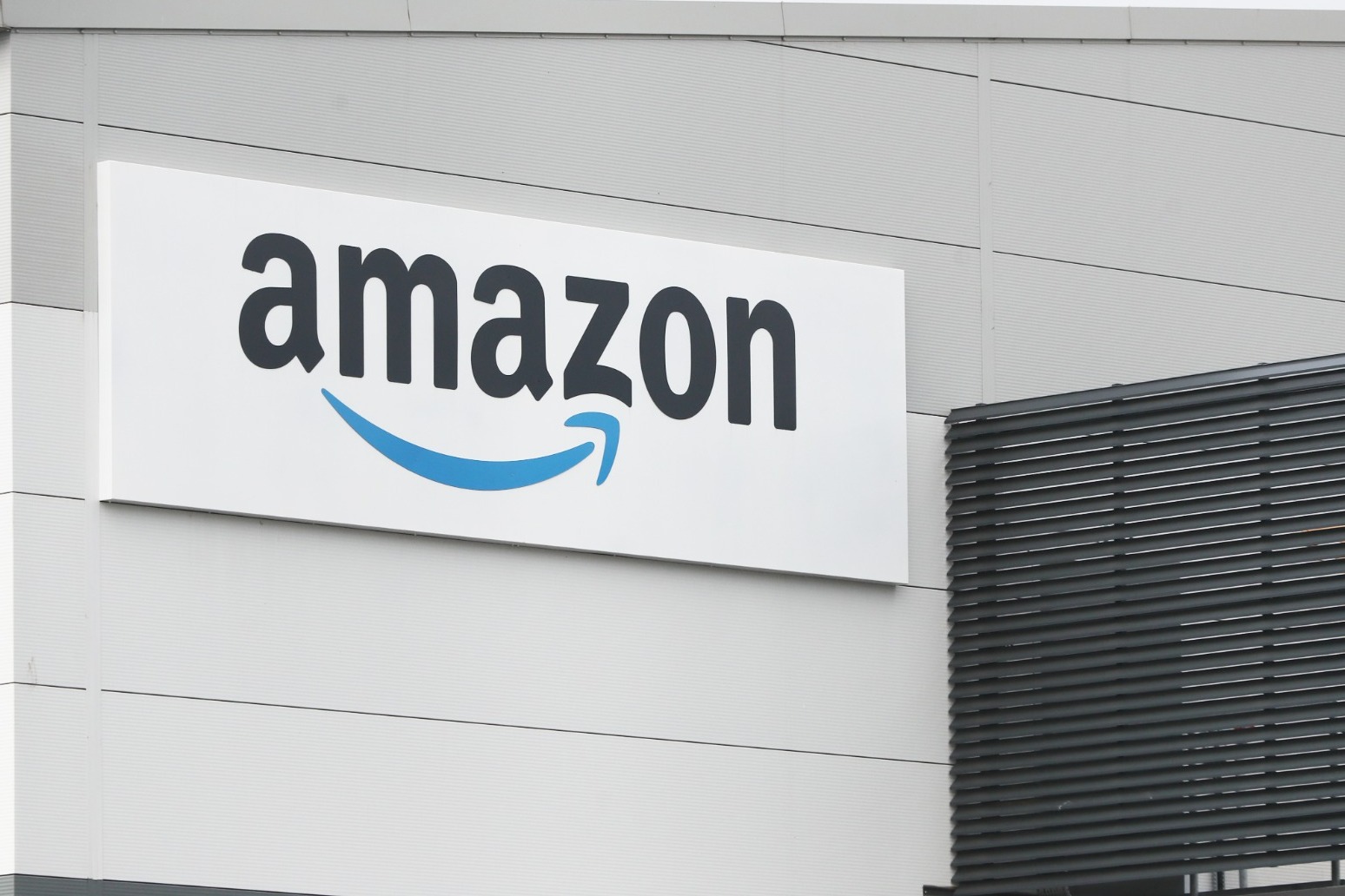 Amazon pays 648m in UK taxes as revenues leap beyond 23bn