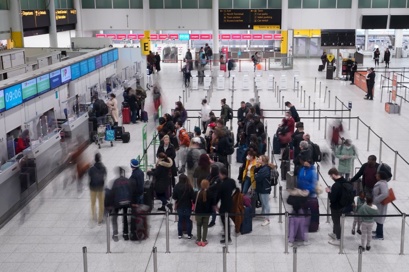 Gatwick hires hundreds of security staff to ease summer rush 