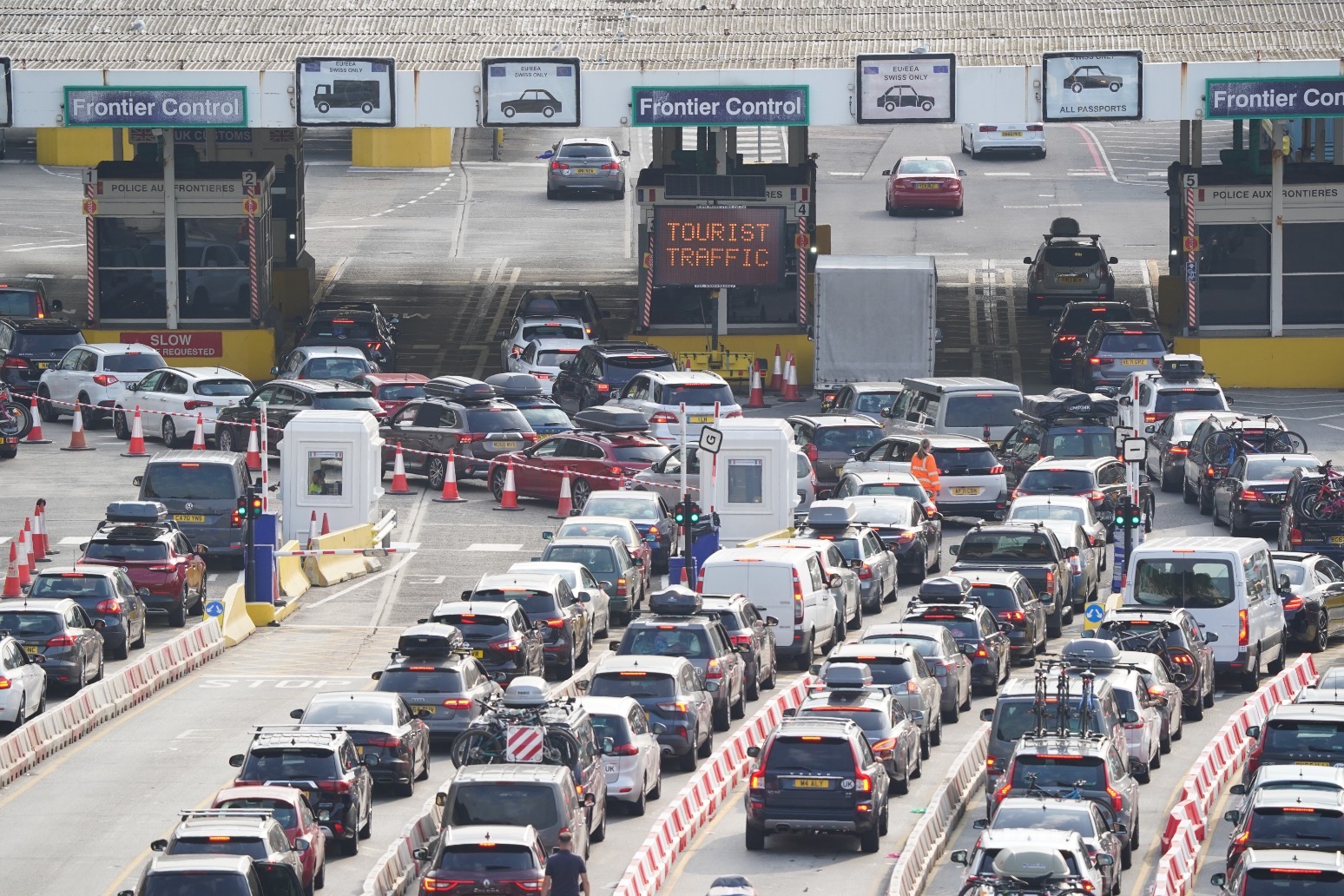 UK calls on France to act as travellers face more delays and gridlock at Dover 