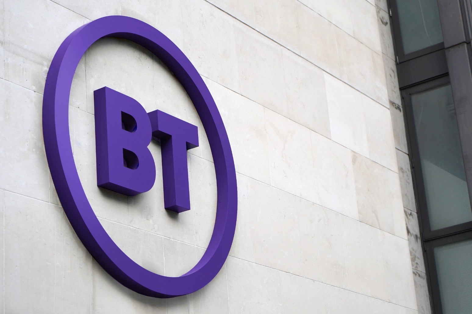 BT chief urged to meet union over pay dispute 