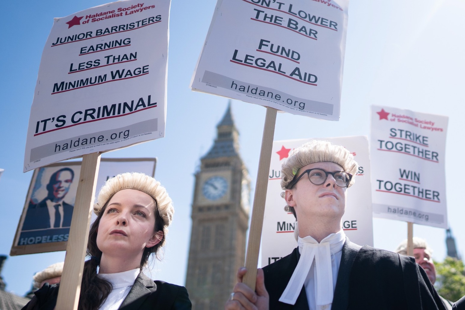 Criminal barristers in England and Wales vote for all-out strike 