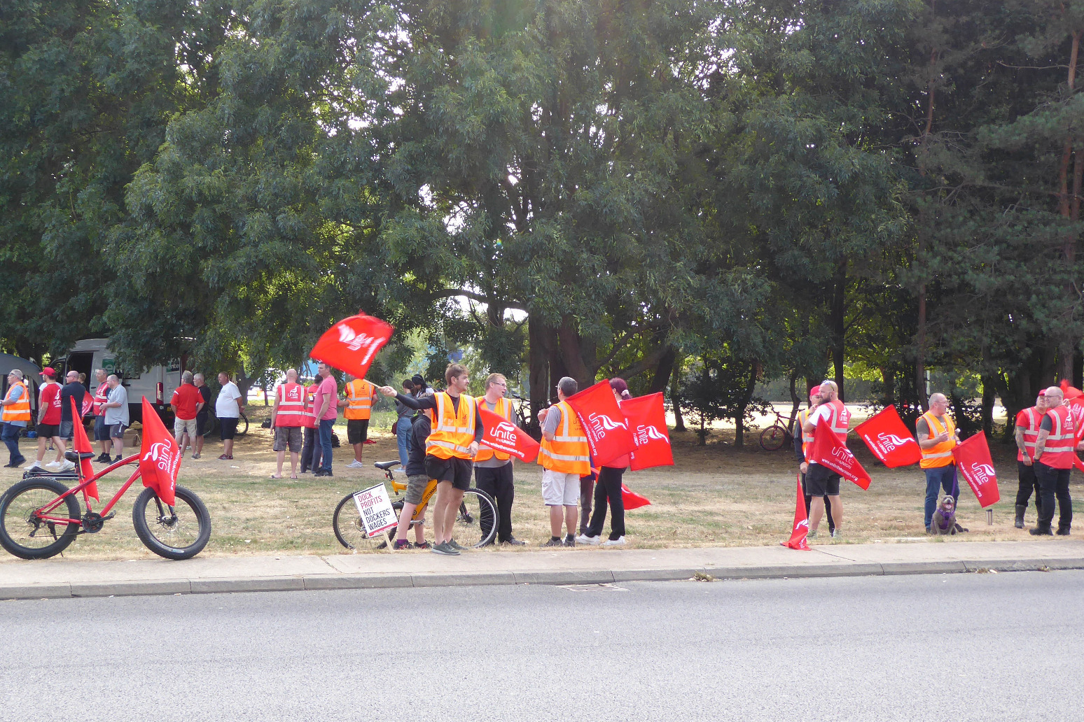 Felixstowe dockers ‘relying on food banks’ as port strike reaches second day 