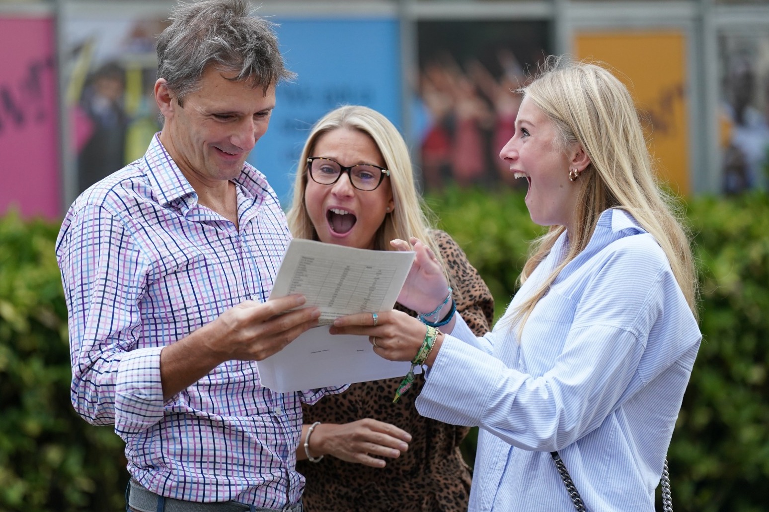 GCSE grades down from 2021 record high, but remain above pre-pandemic levels 