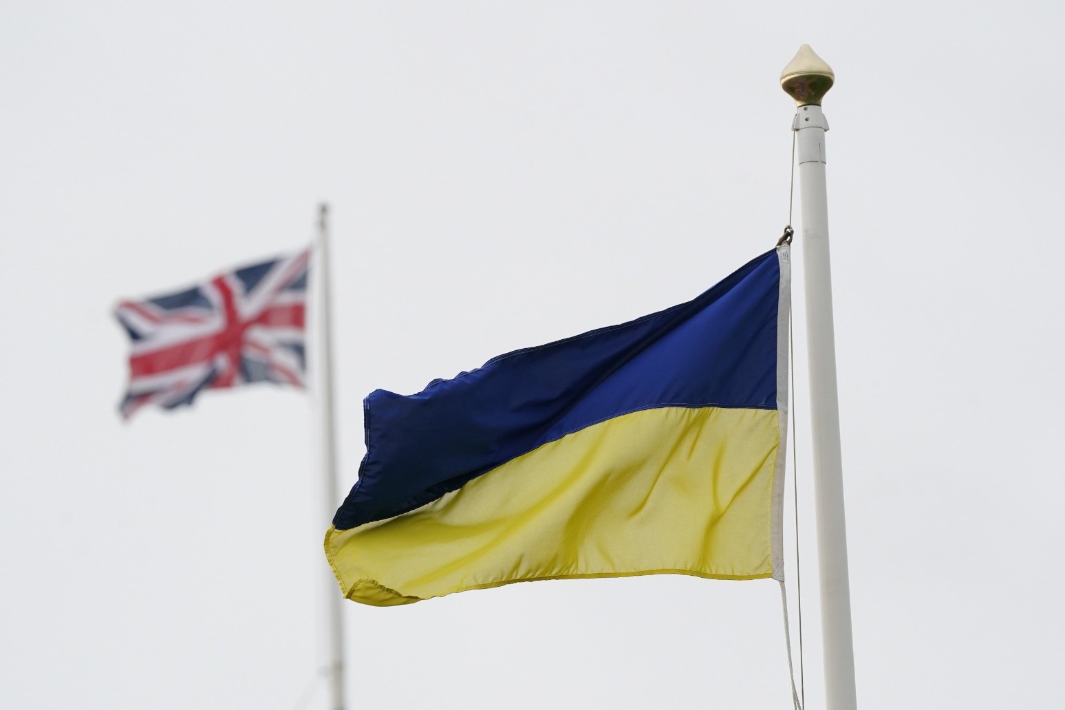 Survey suggests Ukrainian refugees struggling to find work in UK 
