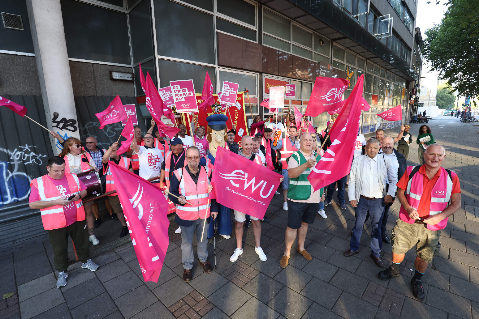 Striking postal workers vow to ‘fight hard’ for improved pay deal 