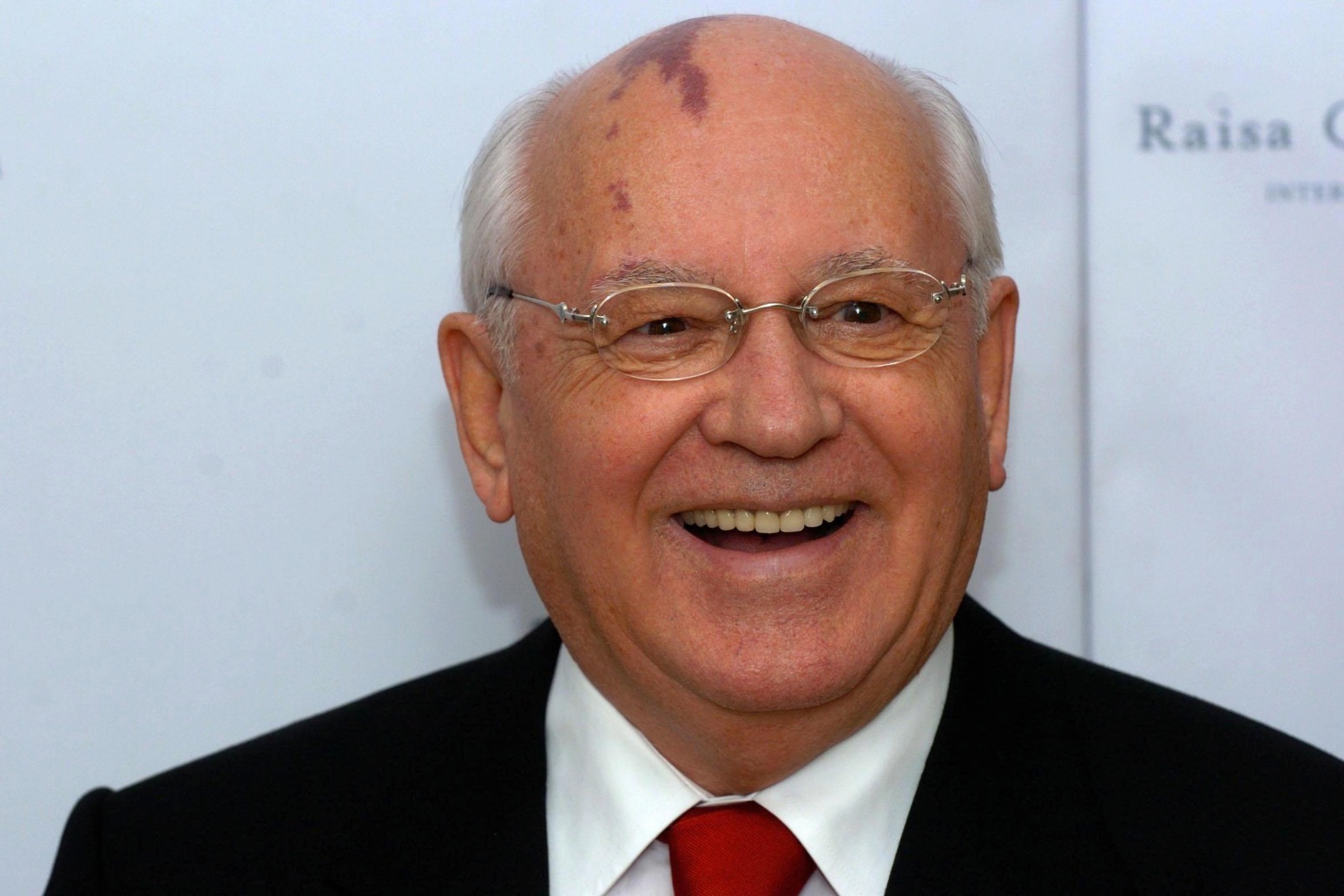 Thousands queue to pay tribute in farewell ceremony for Mikhail Gorbachev 
