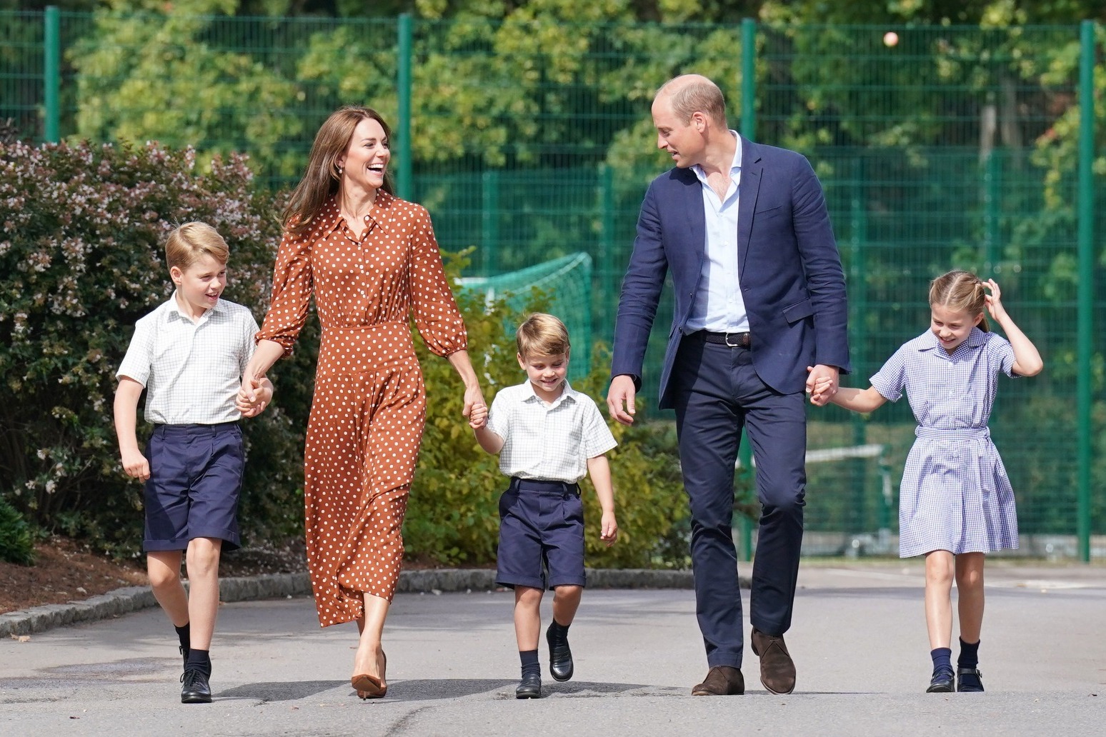 Cambridge ‘gang’ George, Charlotte and Louis at new school ready for first day 