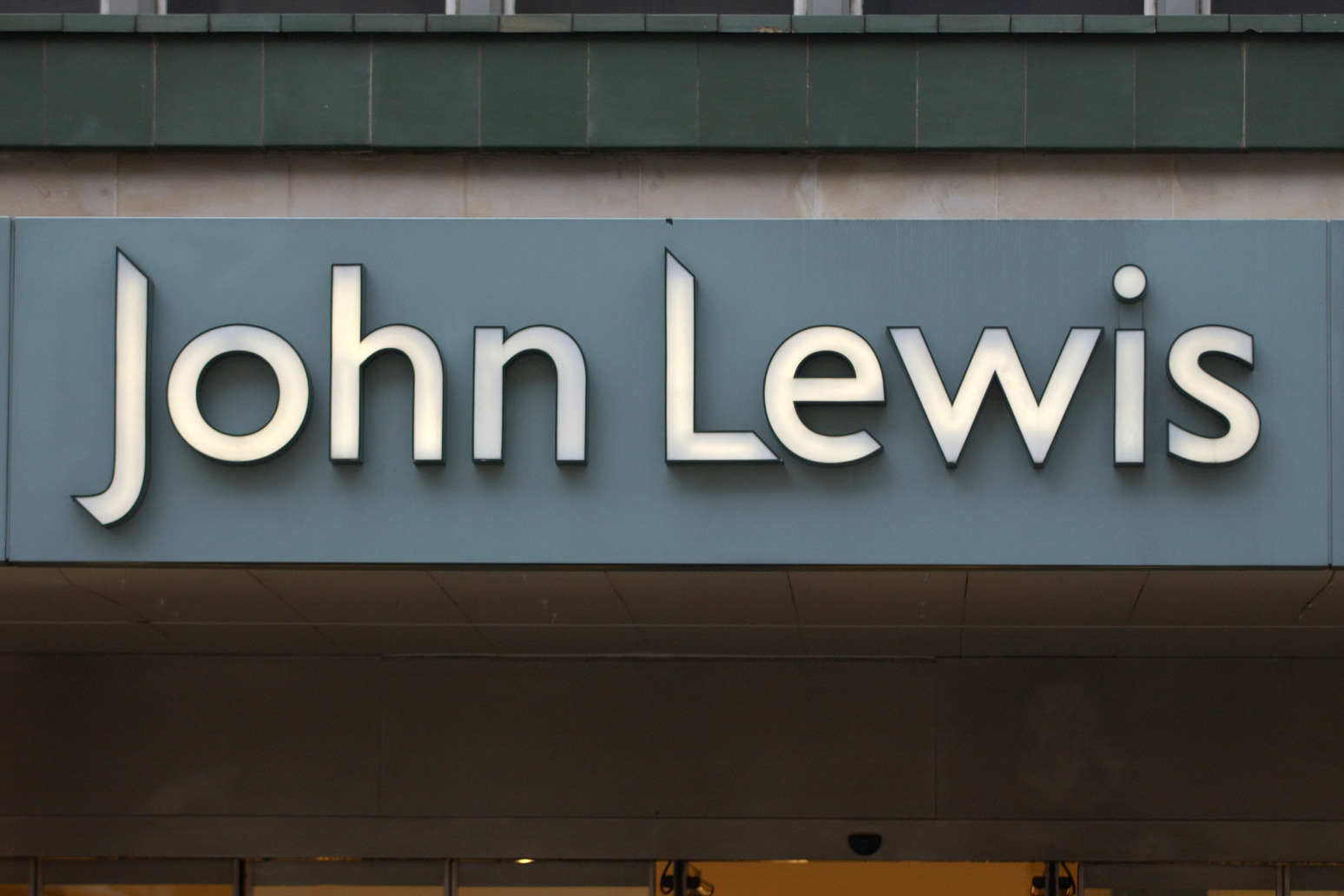 John Lewis Partnership to unveil results with staff bonus at risk 