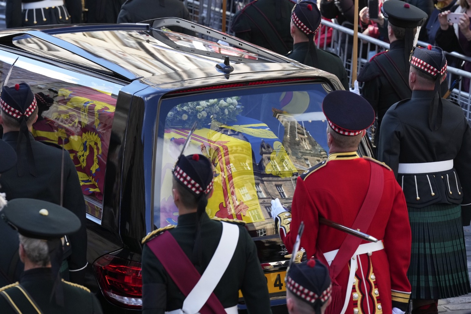 Coffin procession ‘is last opportunity to do our duty for the Queen’ 