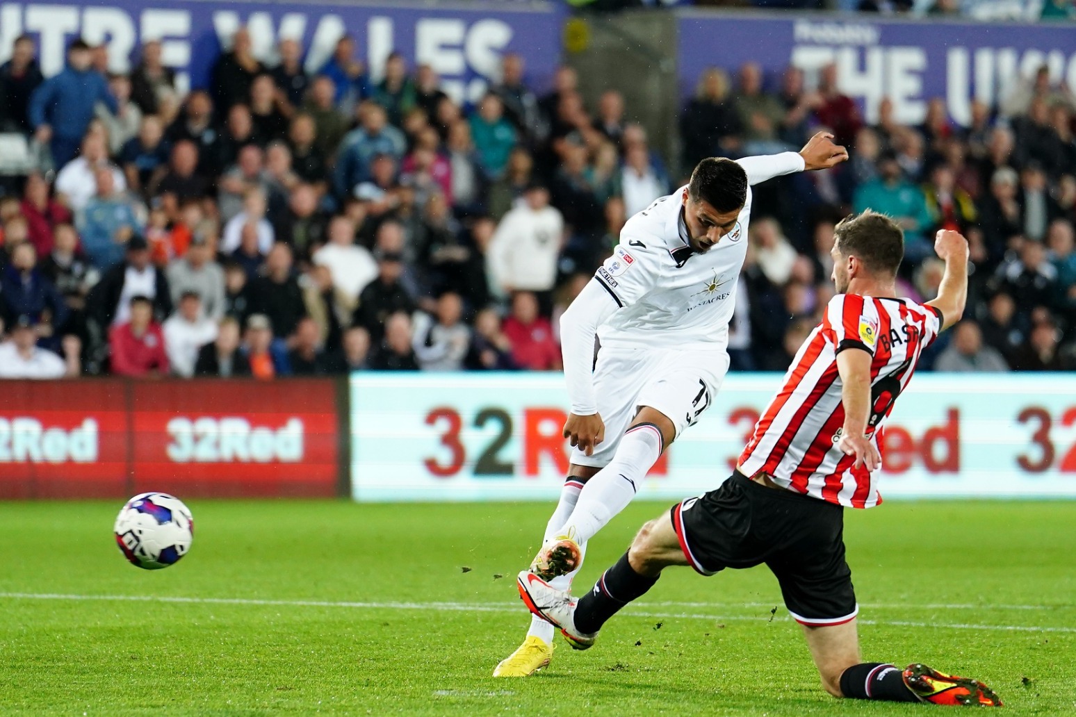 Joel Piroe suspended for Swansea’s clash with Reading 