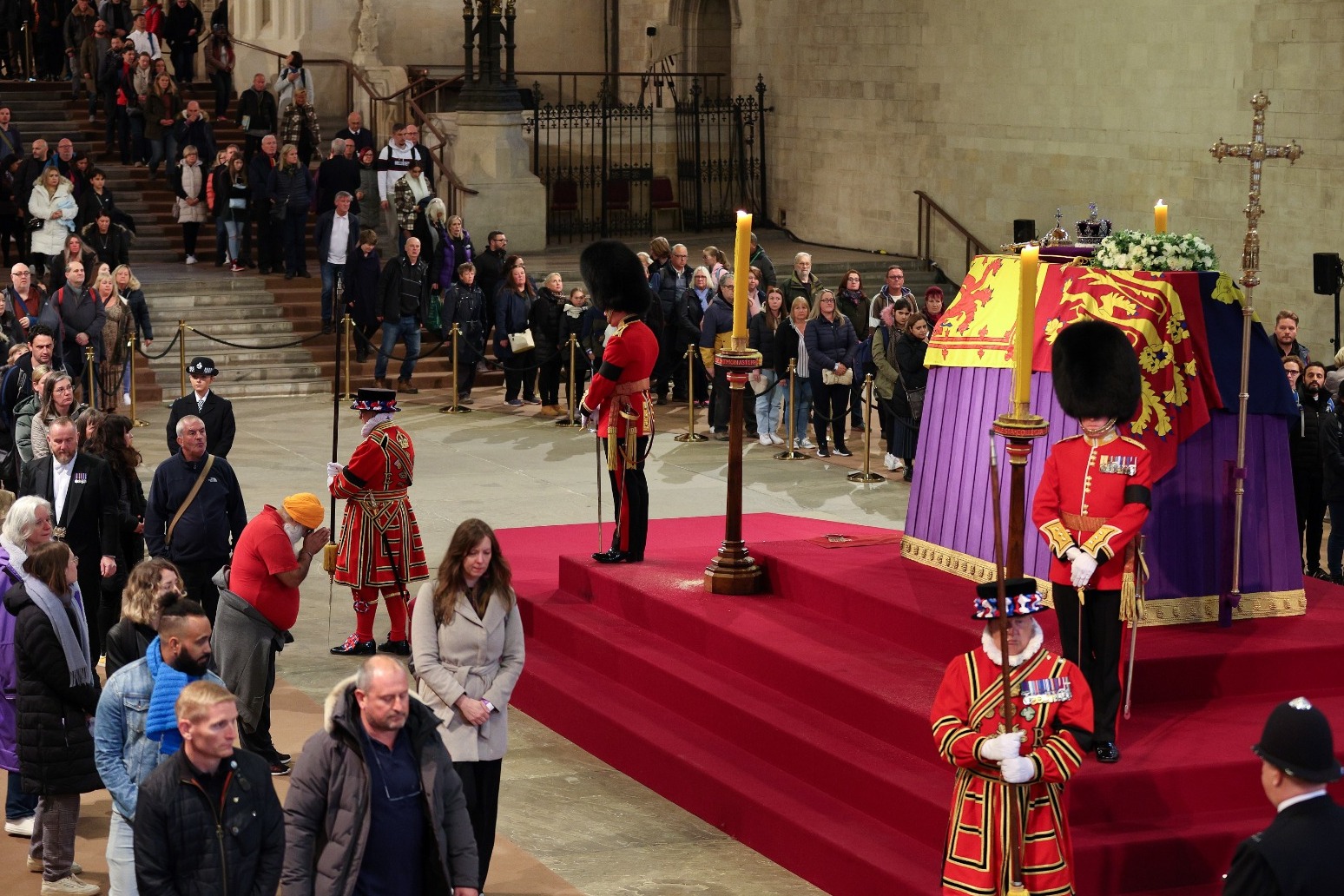 Final day of Queen’s lying in state with national minute’s silence held later 