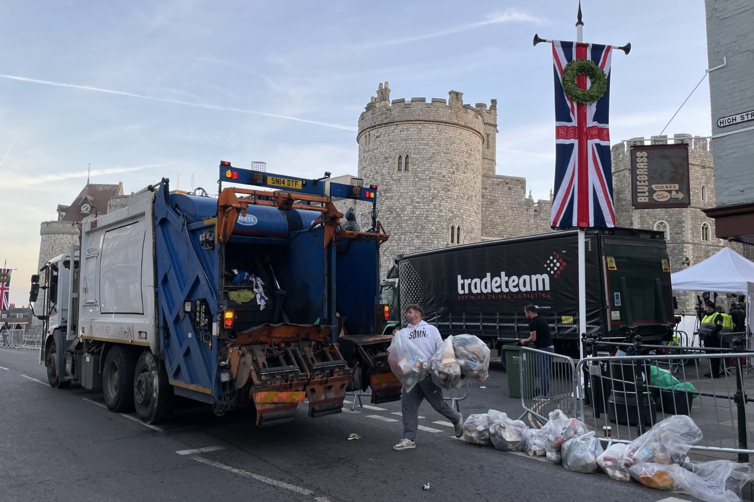 ‘Huge operation’ to keep central London clean during public mourning for Queen 