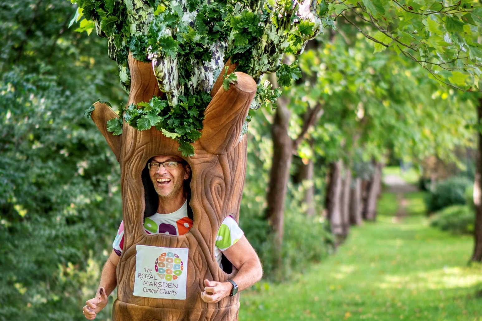Pharmacist hopes to beat world record at London Marathon dressed as a tree 
