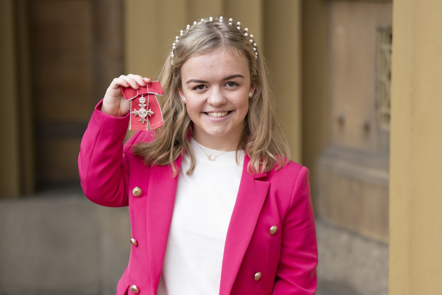 Paralympic swimmer Maisie Summers-Newton hails her hero as she collects MBE 