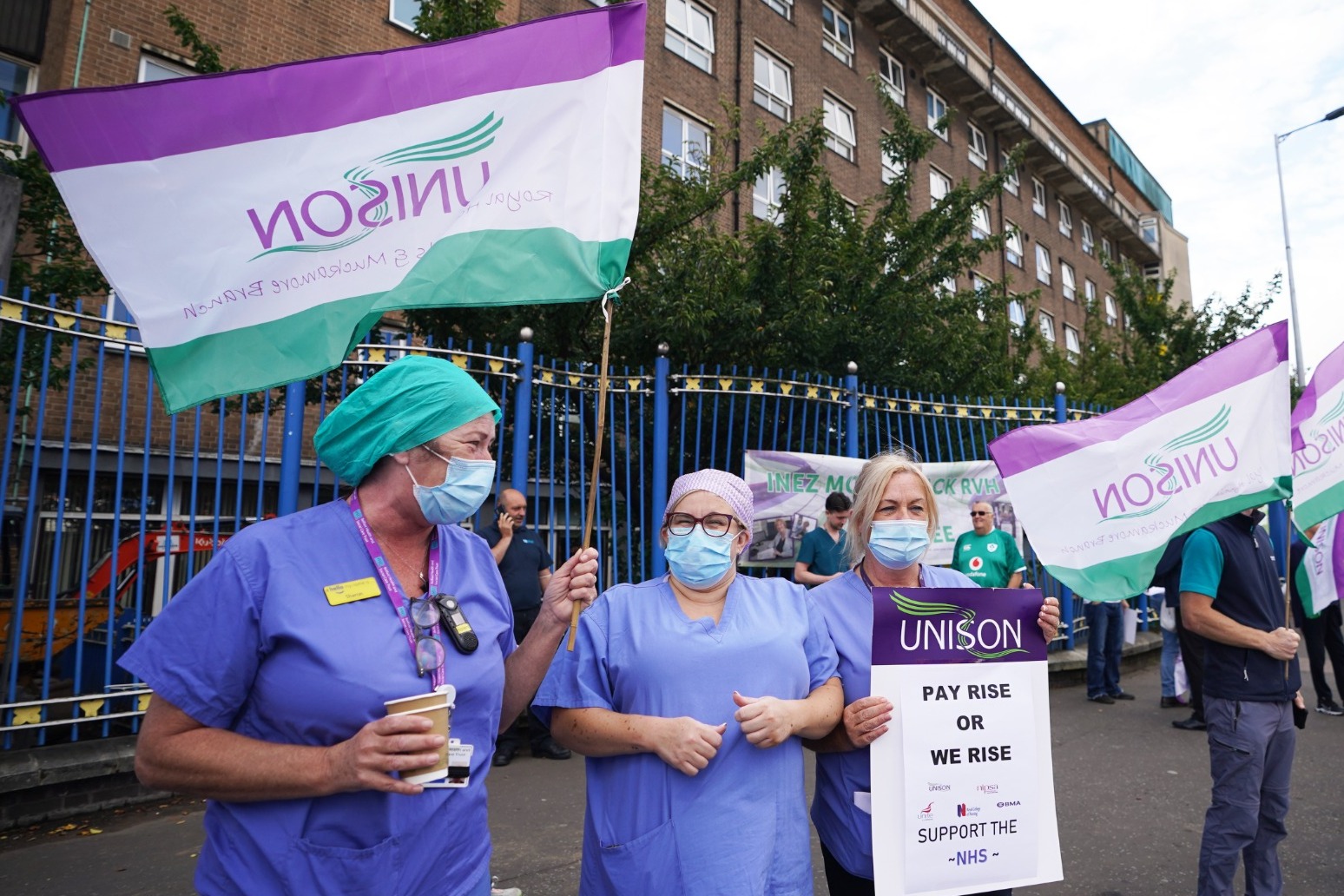 Nurses and other health workers to vote on possible strike action 