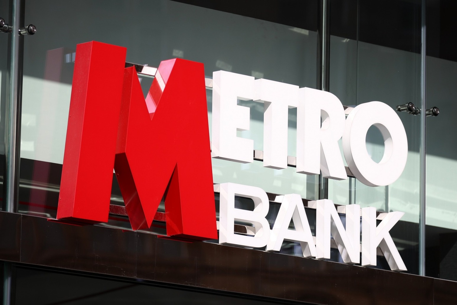 Metro Bank fined £10m for giving investors false information 