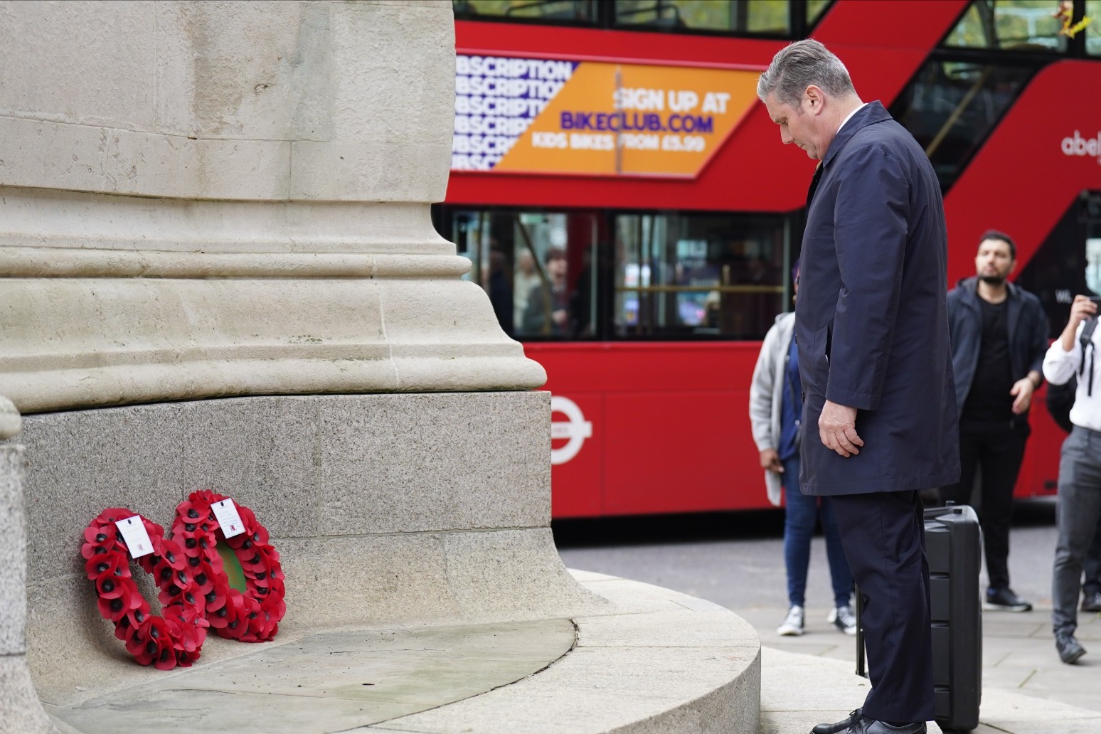 Nation falls silent to mark Armistice Day 