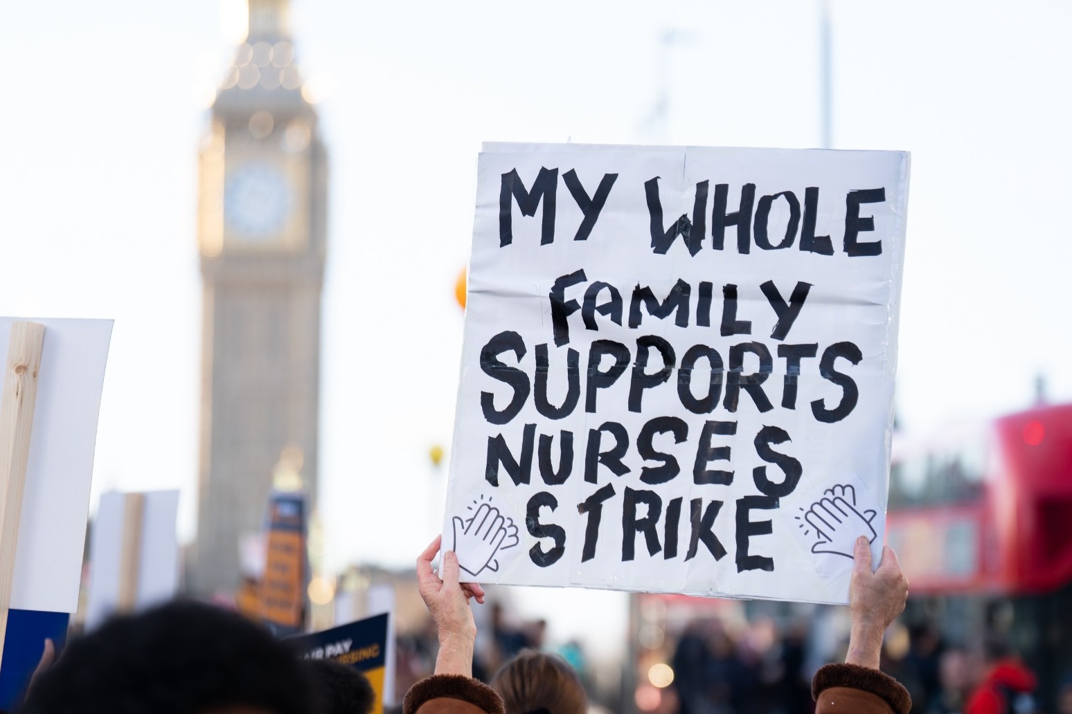 NHS ‘cannot keep patients safe’ during strikes and PM ‘should negotiate’ 
