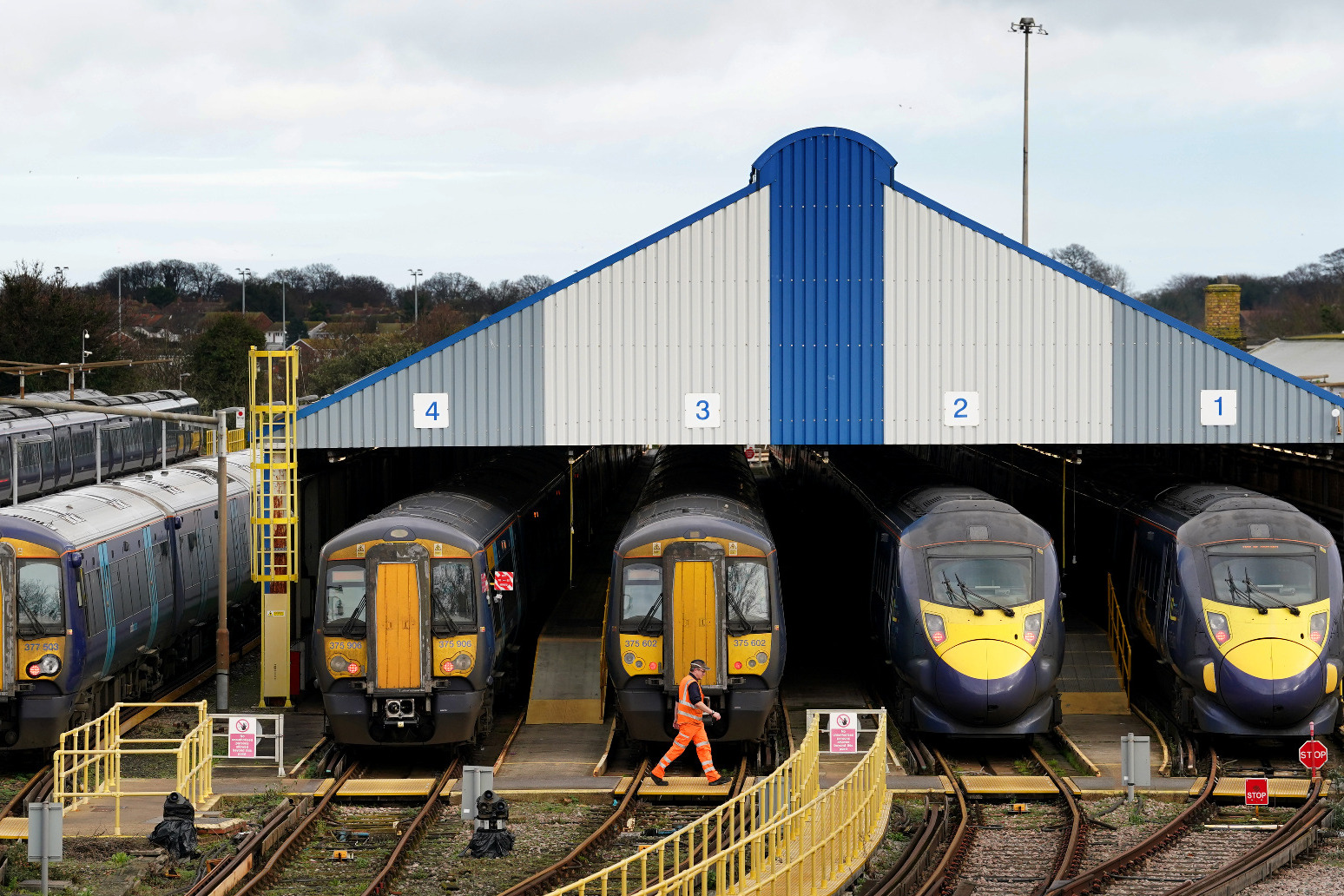 Train operating companies offer two year pay deal to drivers union