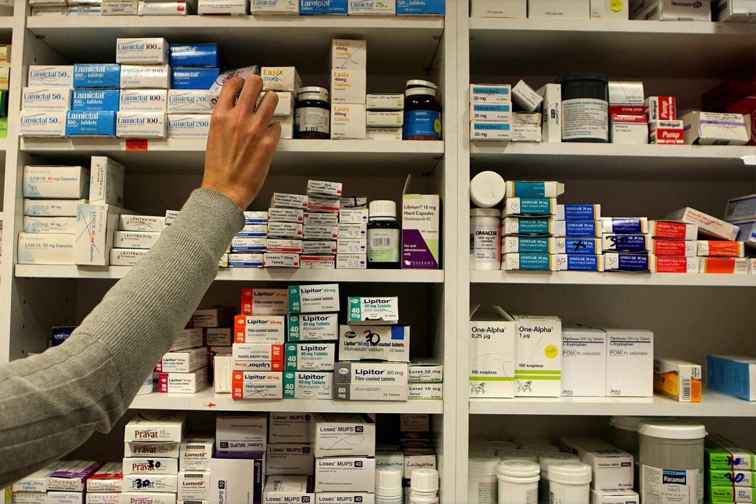 Pharmacies could ease pressure on NHS, says industry boss 