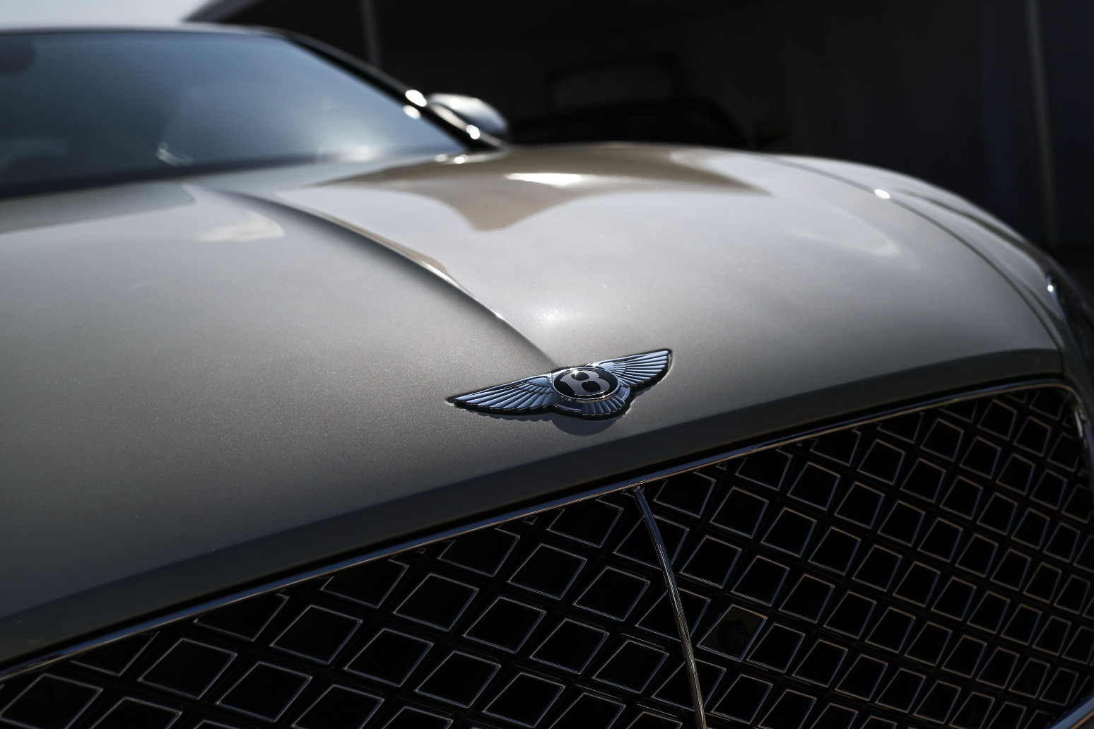 Luxury car maker Bentley hits record sales 