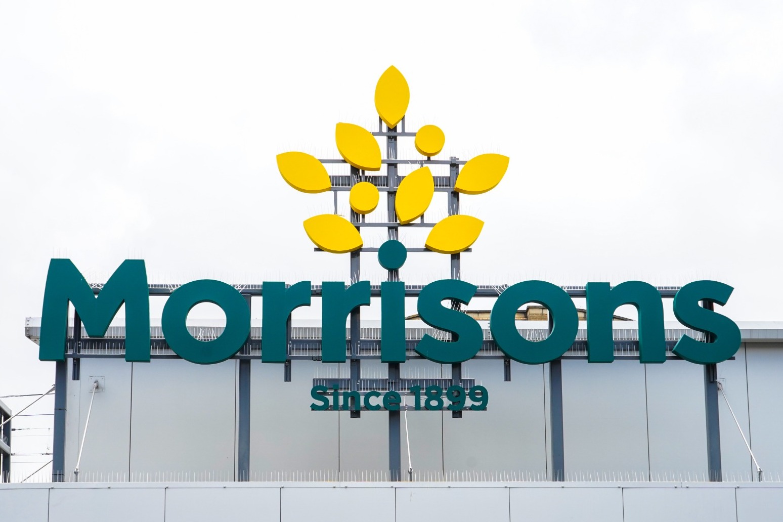 Morrisons posts earnings fall as shoppers squeezed by inflation 