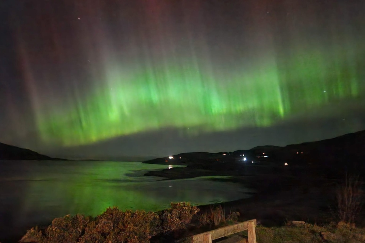 Northern lights visible over the UK for the second straight night 