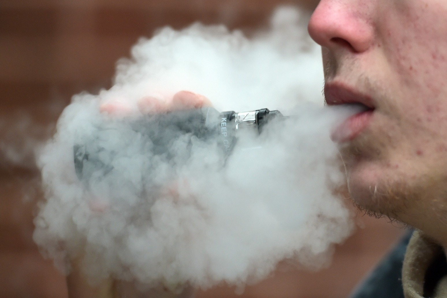 Number of children trying vaping rises 50% in a year 