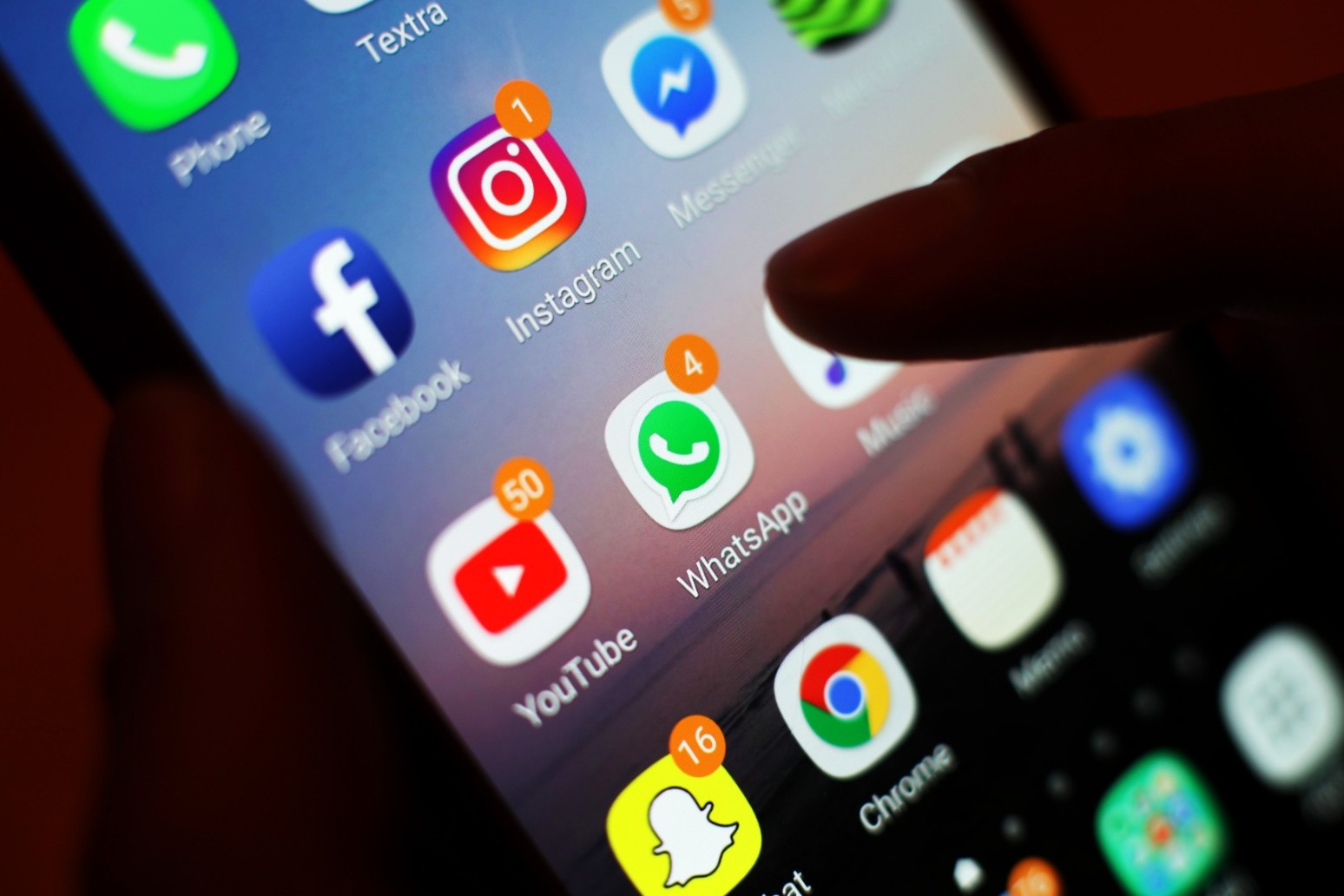 Children turning to social media for news, Ofcom report finds 