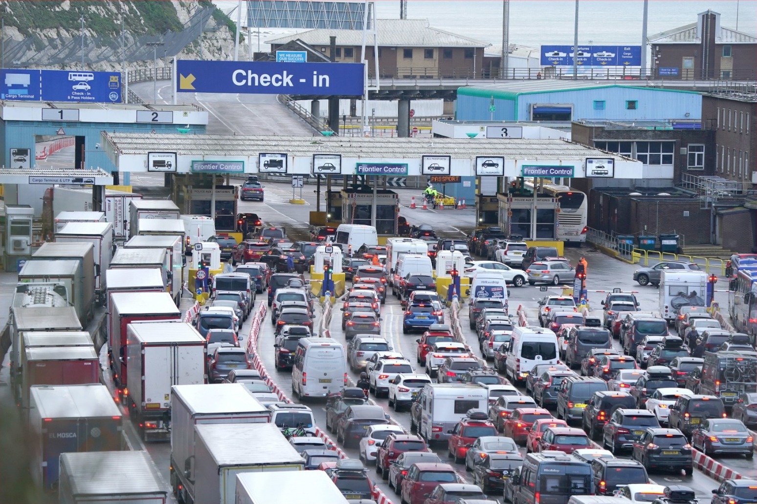 Delays continue at Dover despite additional overnight ferries 