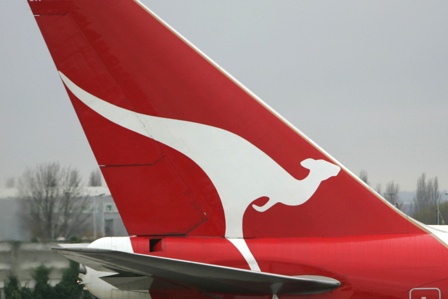 QANTAS JET LANDS IN SYDNEY AFTER NON-STOP FLIGHT FROM LONDON 