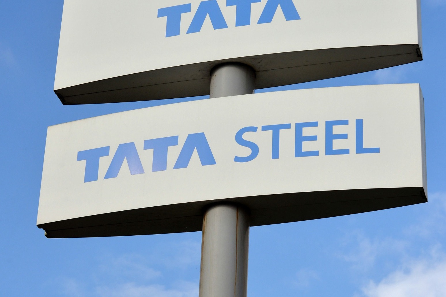TATA STEEL ANNOUNCES 1,000 UK JOB CUTS 
