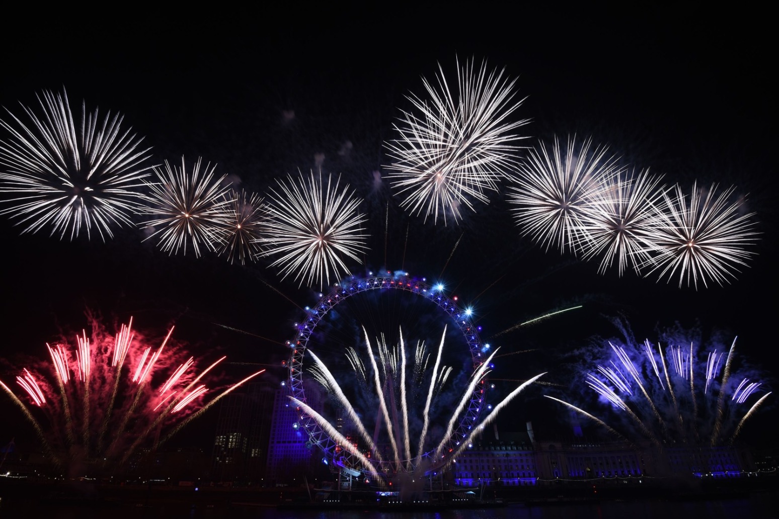 LONDON KICKS OFF THE ROARING 20S WITH FOOTBALL ANTHEMS AS UK MARKS NEW YEAR 