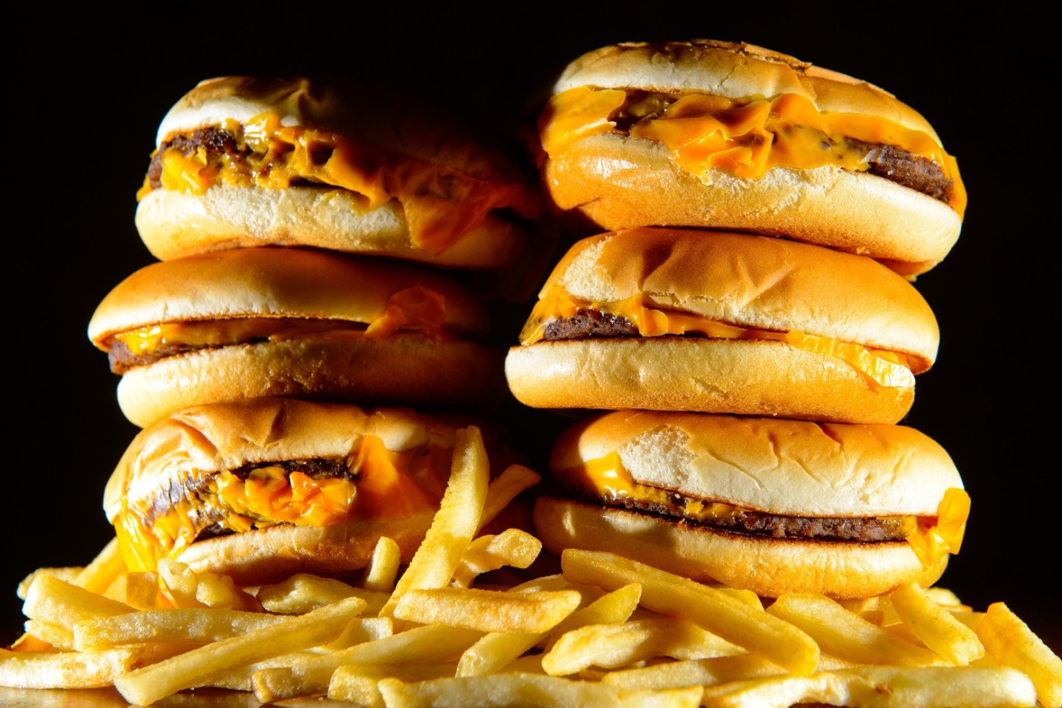 Calls for junk food advertising watershed to protect children\'s human rights 