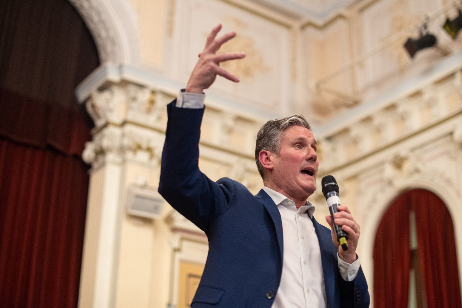 Sir Kier Starmer returns to campaigning to become Labour leader 