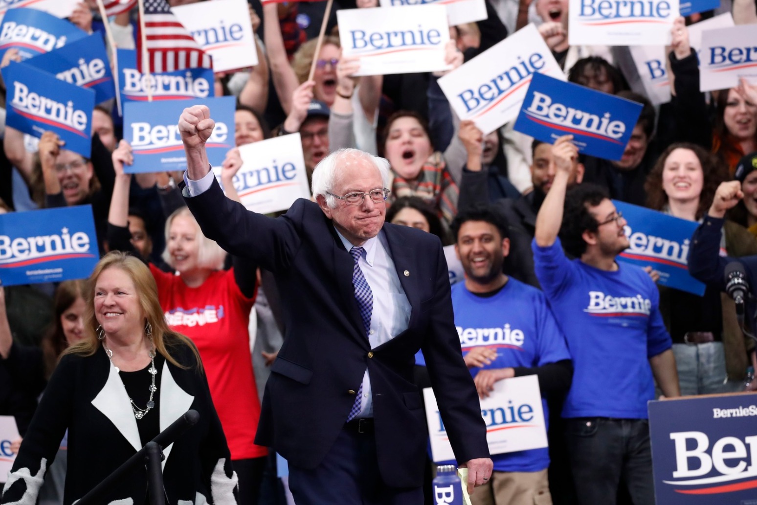 Bernie Sanders narrowly beats Pete Buttigieg in New Hampshire primary 