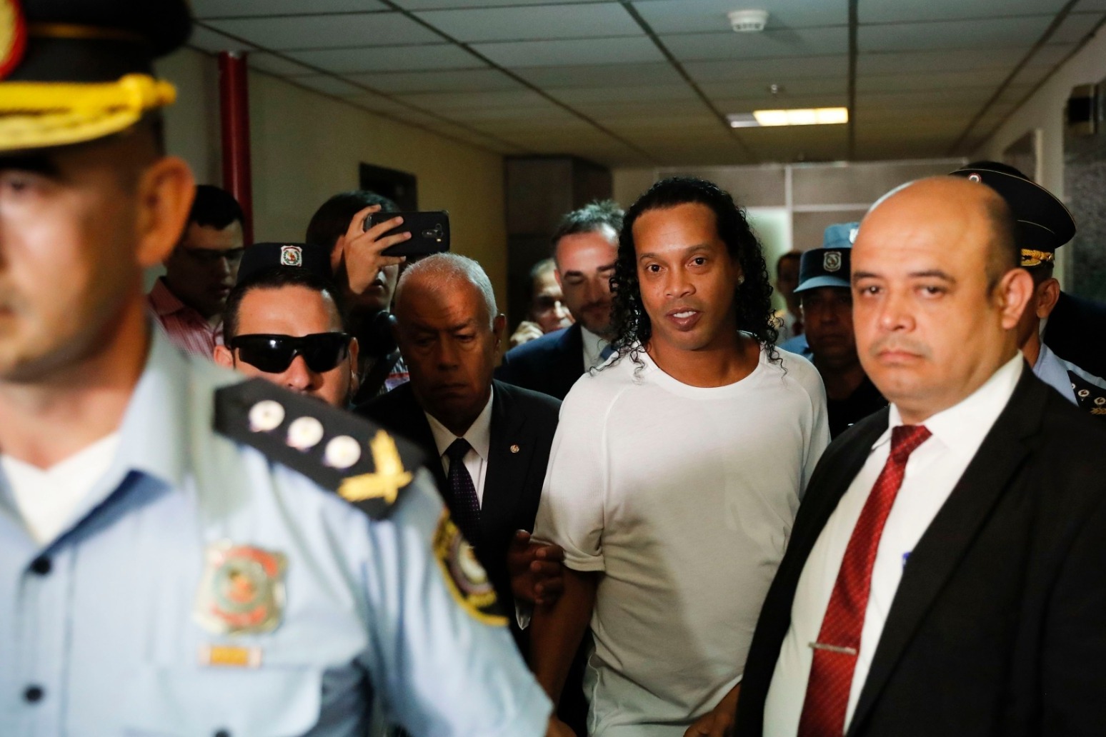 Ronaldinho detained in Paraguay over false documents 