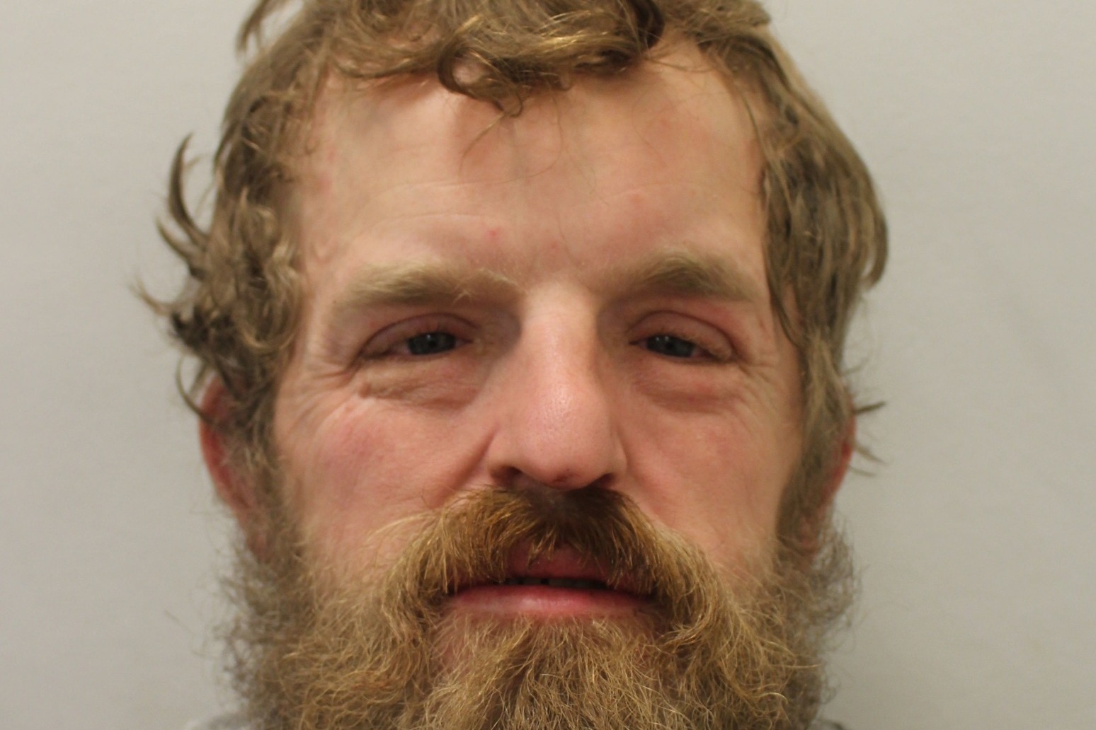 Man jailed after stealing PPE from ambulance 