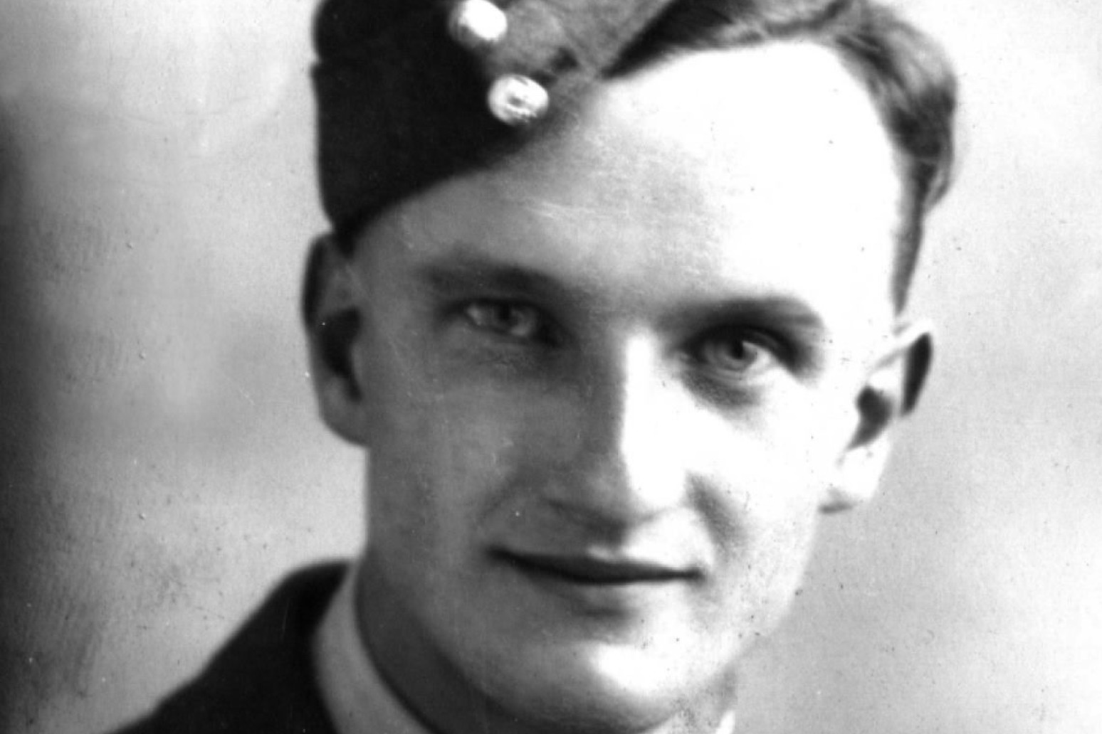 Second World War bomber pilot dies aged 98 