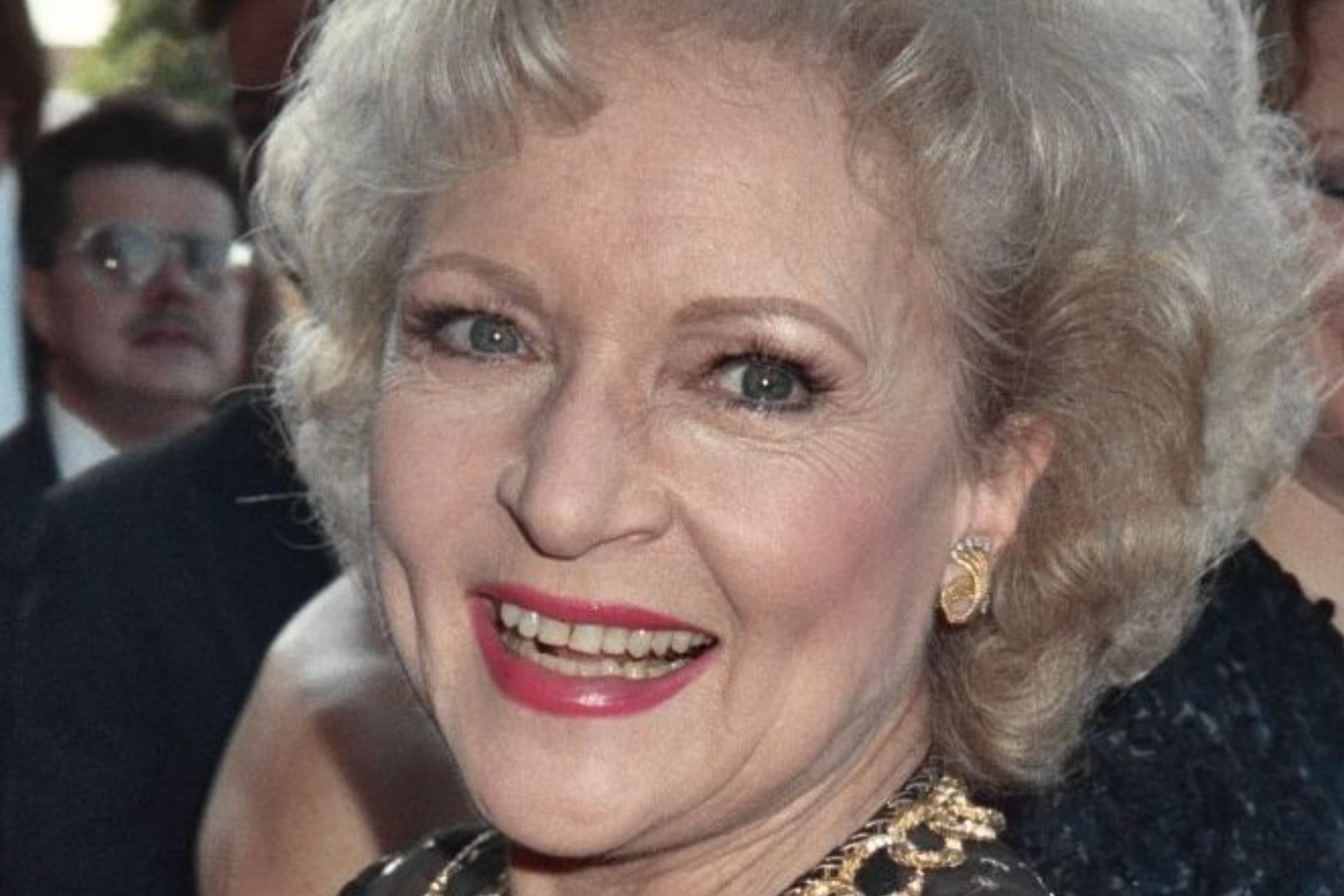 Dolly Parton joins legions of stars paying tribute to Betty White thumbnail