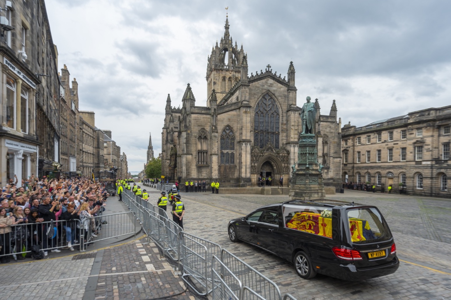 Thousands line Queen’s coffin route to pay final respects in Scotland 