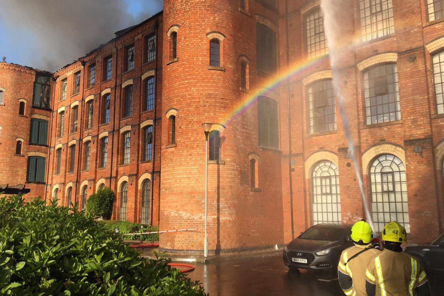 Firefighters tackle blaze at block of flats in Nottingham 