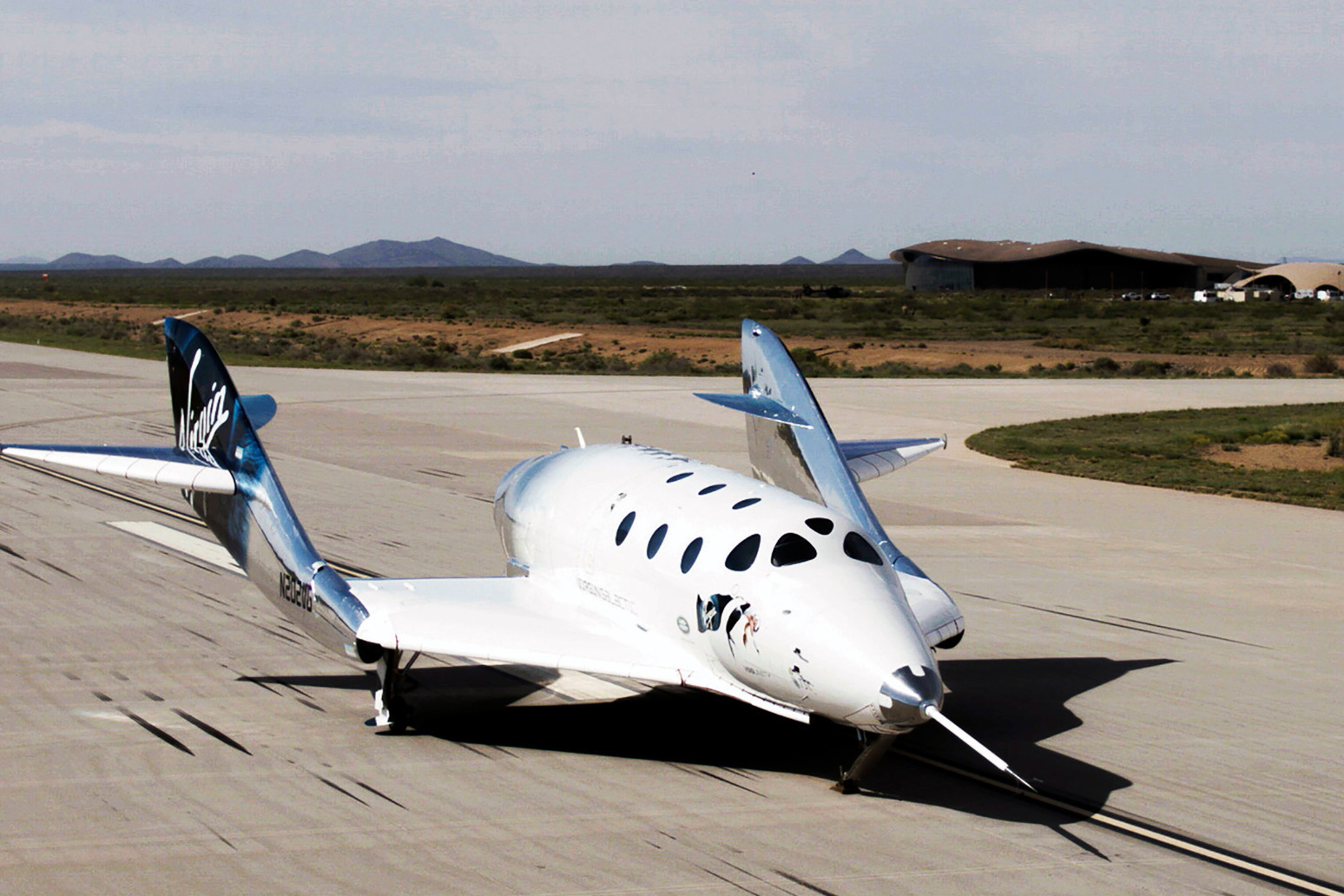 Virgin Galactic spaceship completes glide flight in New Mexico 