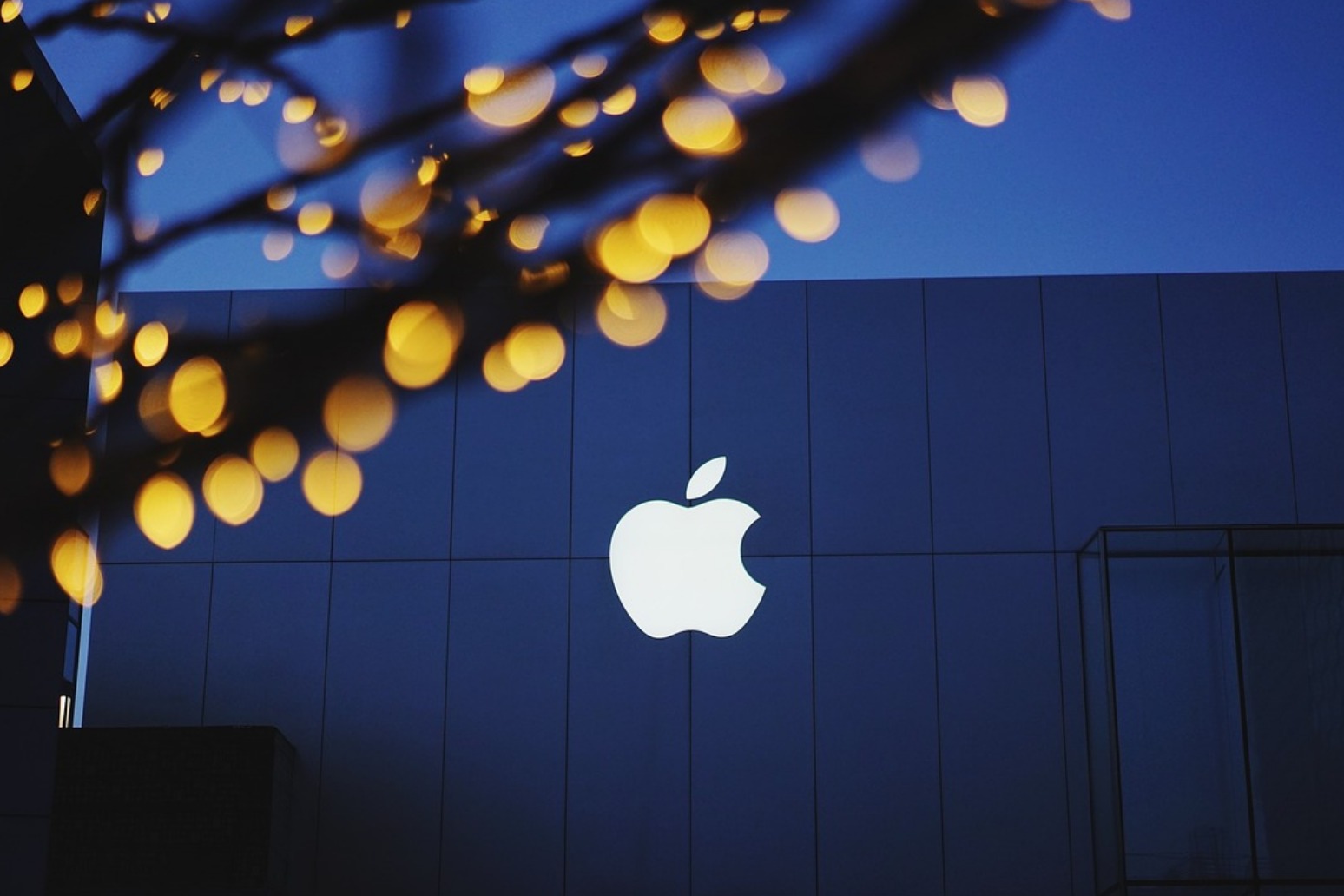 Apple becomes the first one trillion dollar company 
