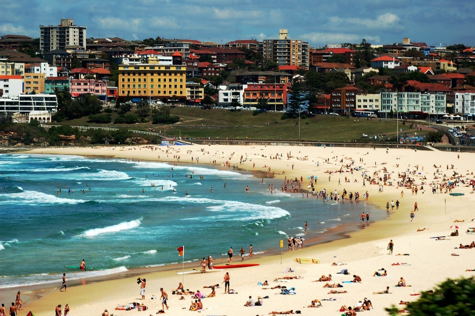 Royal couple join mental health group hug on Bondi Beach 