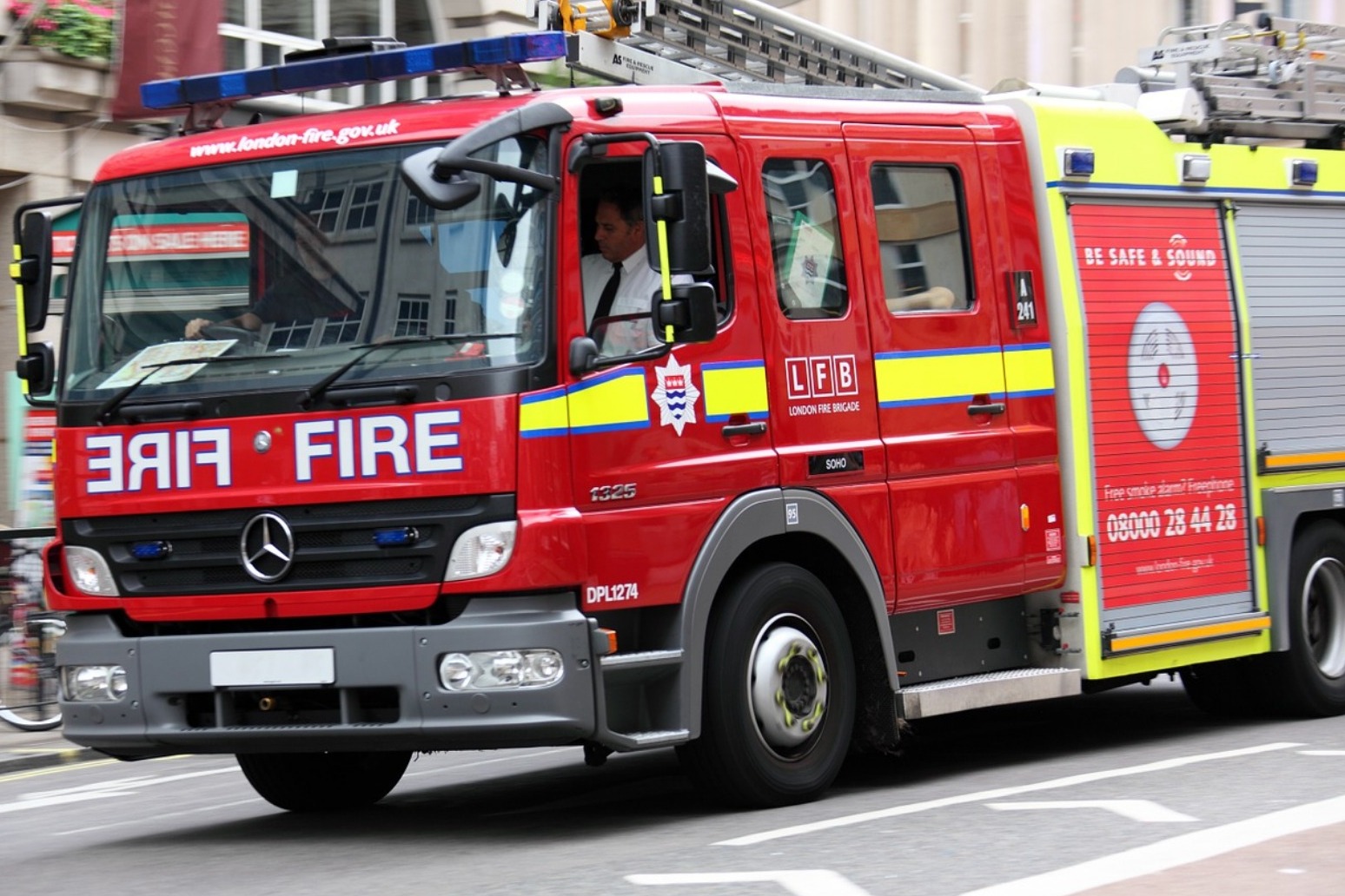 Firefighters tackle blaze at London hotel 