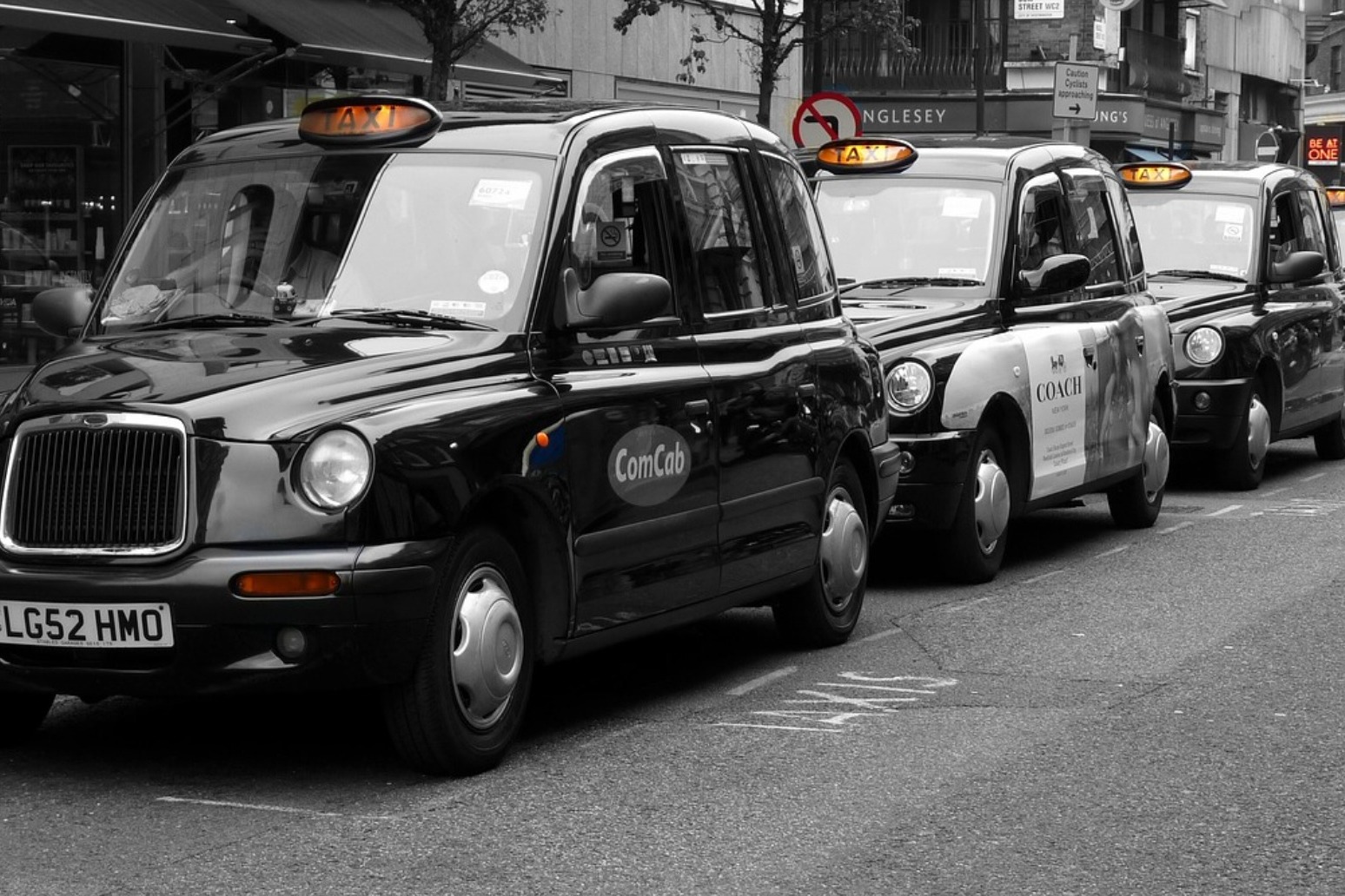 London renews Addison Lee licence 