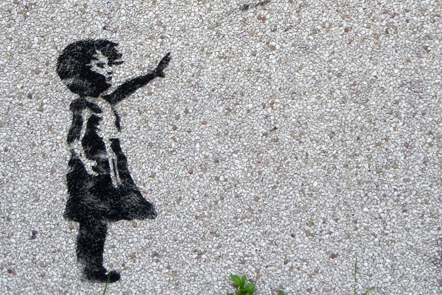 Banksy homage to Bataclan stolen from Paris theatre 