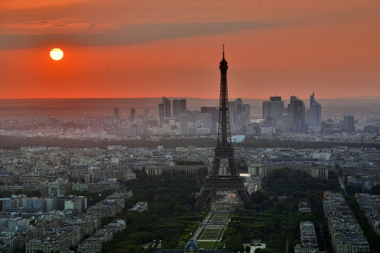 France\'s \'yellow vests\' continue to clash with police in Paris 