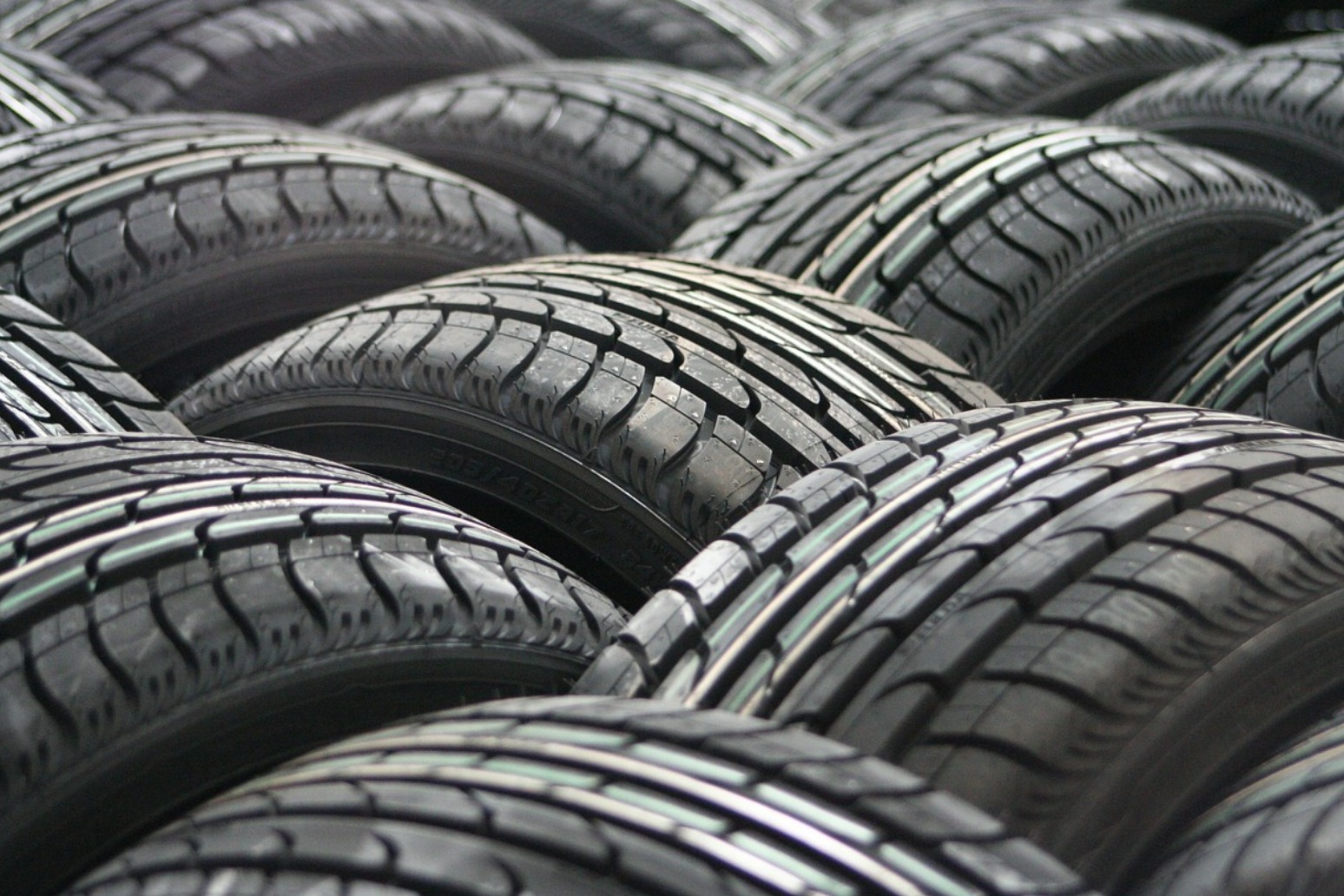 Warning for drivers using second-hand tyres 